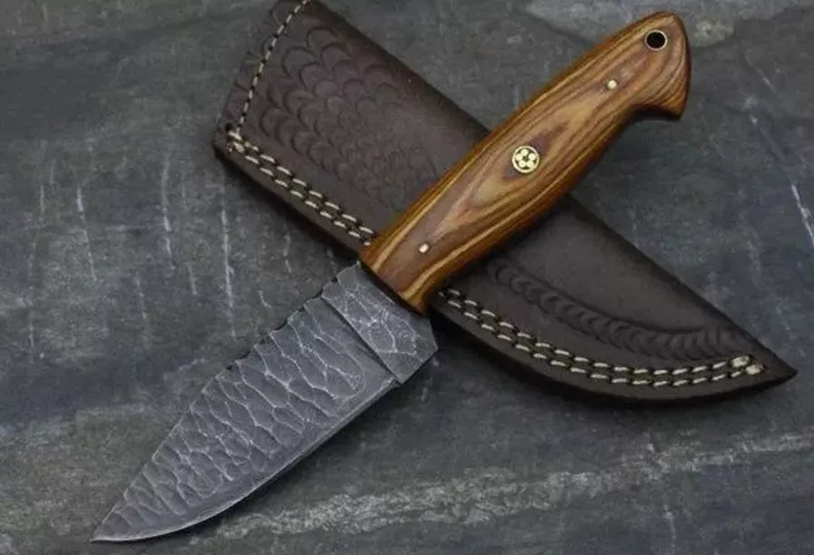 THINGS TO LOOK FOR WHILE CHOOSING A HUNTING KNIFE
