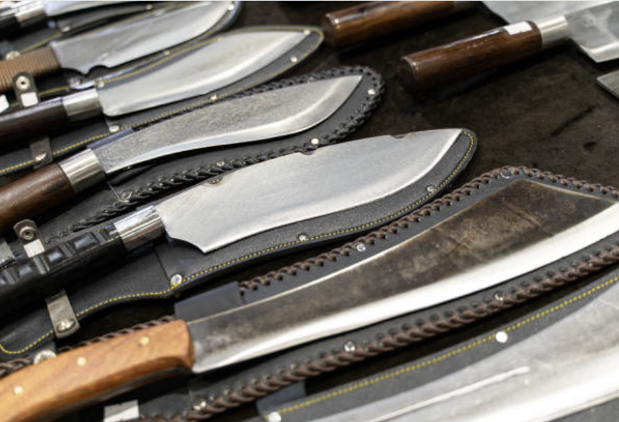 Damascus Knives and Types: Get a better know of the different kinds of Damascus Steel Knives we sell at Grizzly Blades