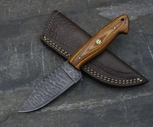 THINGS TO LOOK FOR WHILE CHOOSING A HUNTING KNIFE